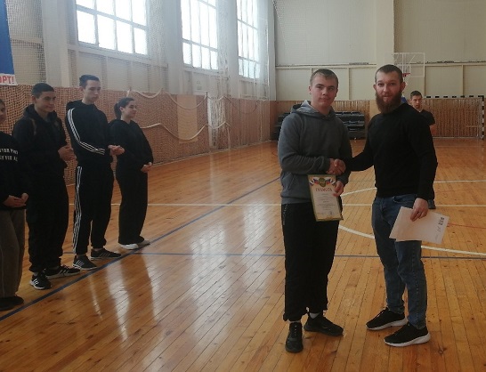 Соревнования по настольному теннису.