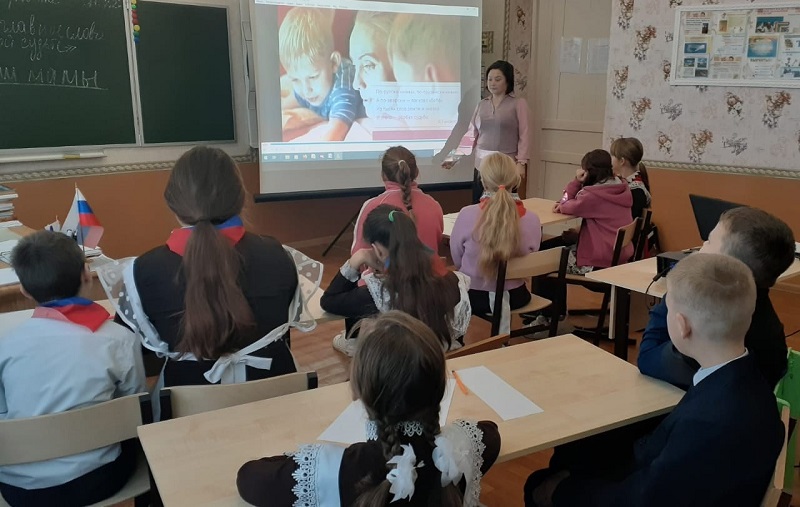 Классный час, посвящённый Дню Матери Классный час, посвящённый Дню Матери